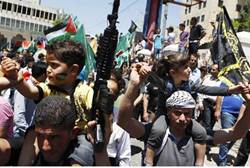 Protesters in Hevron